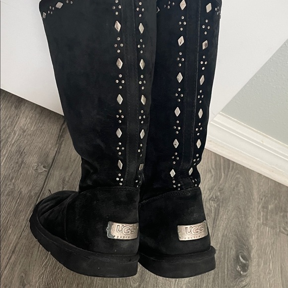UGG Black Women's Winter Boots with Studded Detail AS IS Very PRELOVED🥰 size 8 - Picture 5 of 12